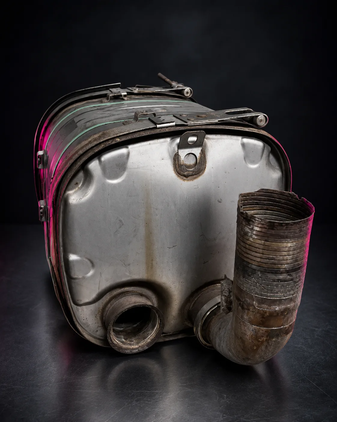 Commercial diesel aftertreatment catalyst housing